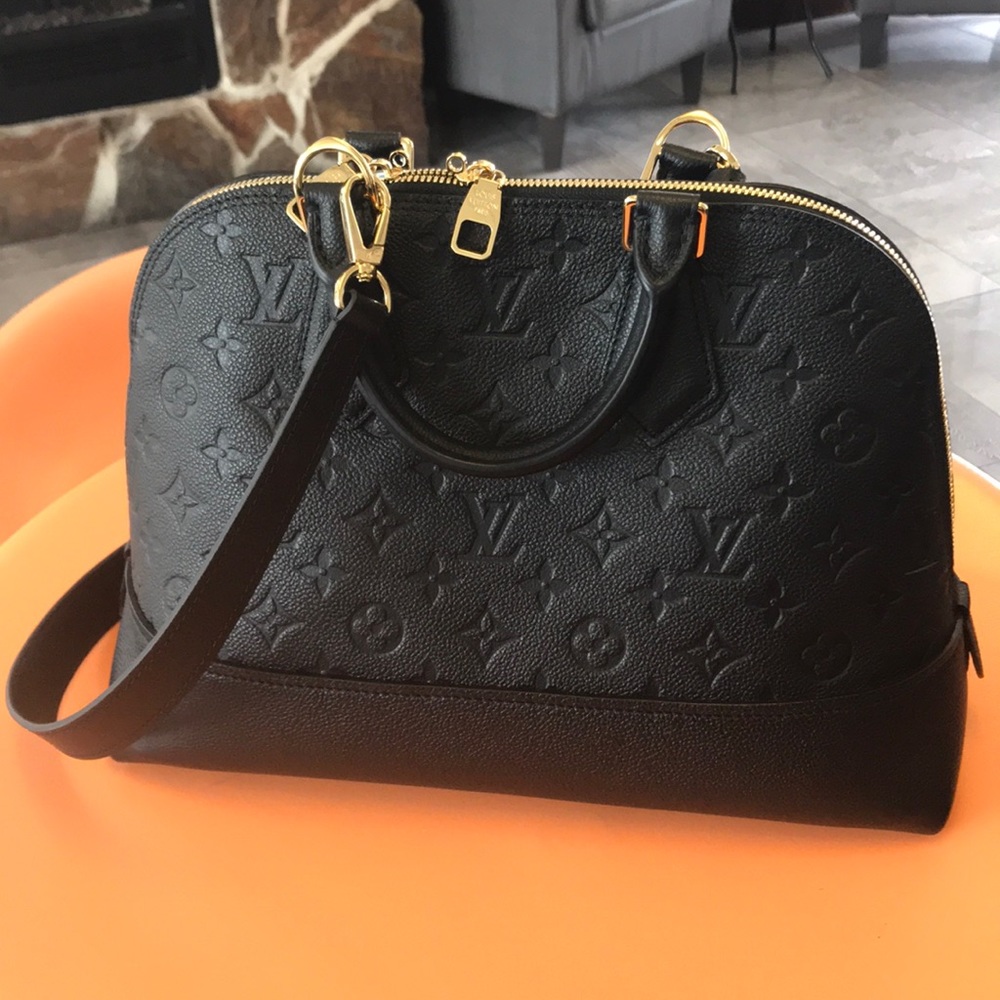 Louis Vuitton - Picture 2 of 7